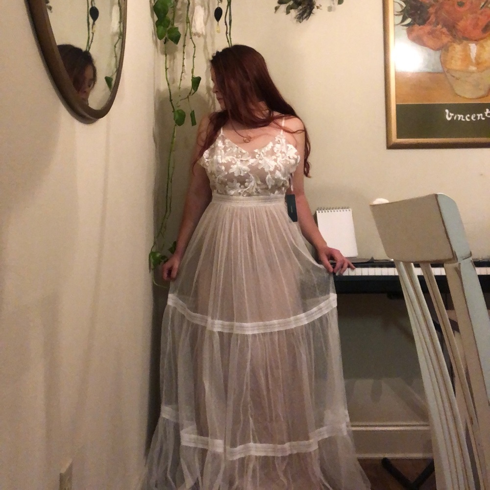 Lulu’s Elenora Embroidered maxi dress